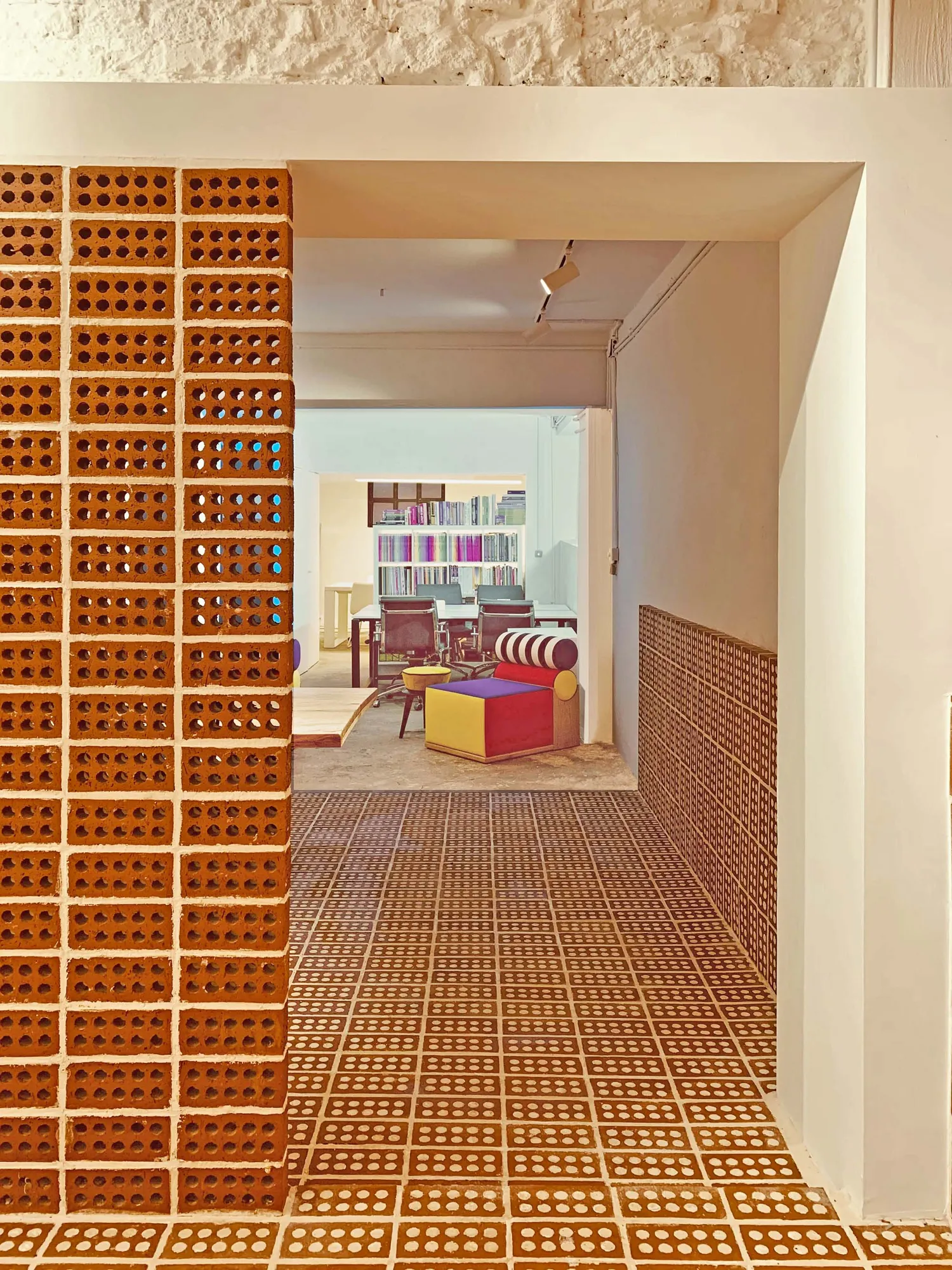 Designers Vault kapı boşluğundan iç mekâna bakış, Furkan Uyan fotoğrafı (7)