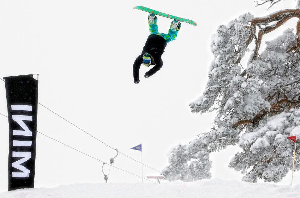 Kartalkaya gündüz snowboard backflip, MINI banner, Furkan Uyan